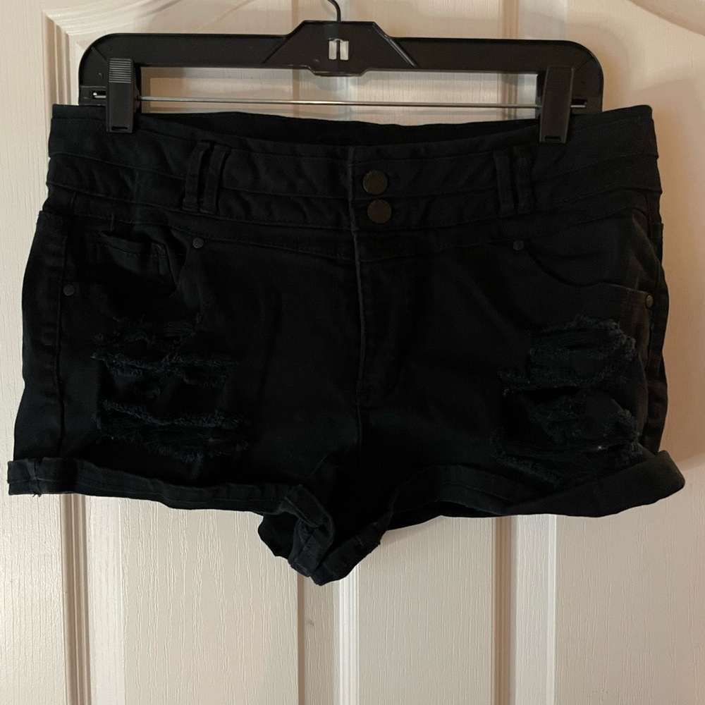 Black distressed high rise denim shorts!